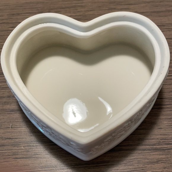 Porcelain musical jewelry box by Mikasa 🎶 - Picture 10 of 12